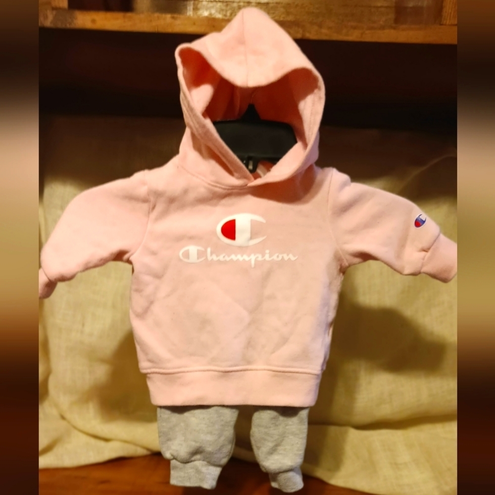 Adorable Girls Champions sweatsuit